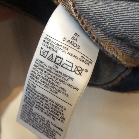 Girls Old Navy denim jean jacket. “Trucker Jacket”. Size 5T Excellent condition. - Picture 6 of 6